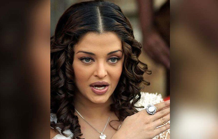 প্রথমে ঐশ্বর্যা ‘মঙ্গল পান্ডে: দ্য রাইসিং’ ছবির জন্য দেড় কোটি টাকা পারিশ্রমিকে সই করেছিলেন। আমির খানের পারিশ্রমিক ছিল সাত কোটি টাকা। কিন্তু মরিসের কথায় অ্যাশ এবার তার পারিশ্রমিক দ্বিগুণ করে দিলেন।