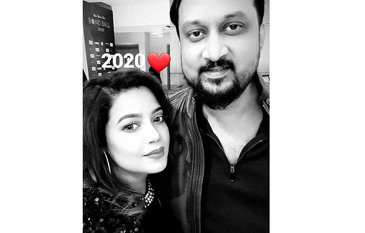 এই ছবি ফেসবুকে পোস্ট করে ভক্তদের ‘হ্যাপি নিউ ইয়ার’ জানিয়েছেন সংগীতশিল্পী কনা।