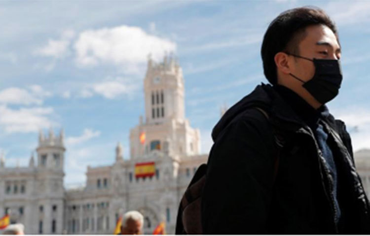 স্পেন: তালিকায় দ্বিতীয় স্থানে রয়েছে স্পেন। সে দেশে মোট আক্রান্তের সংখ্যা এখন পর্যন্ত ২৭১,০৯৫ জন। পাশাপাশি মৃত্যু হয়েছে ২৭,১০৪ জন।