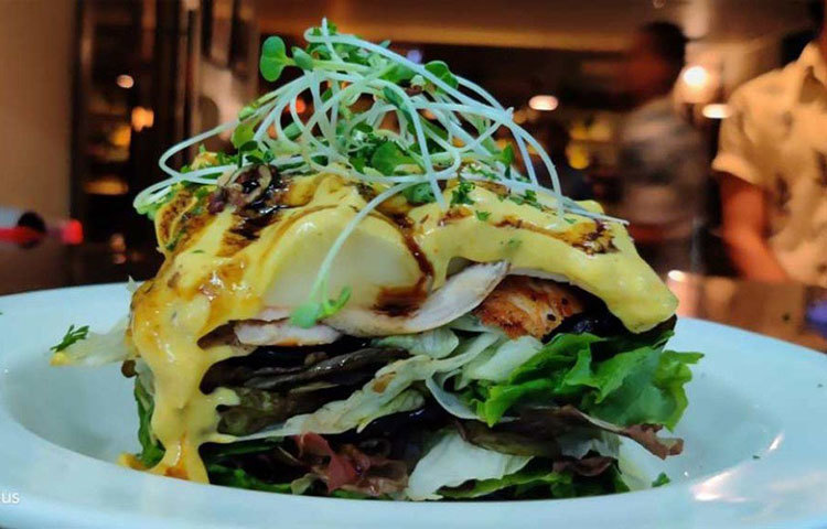 সালাদে বিভিন্ন সবজির পাশাপাশি দেয়া হয় মাইক্রোগ্রিনও। শুধুমাত্র সালাদের সৌন্দর্য বৃদ্ধির জন্যই এটি দেয়া হয়, তা নয়। এতে প্রচুর পরিমাণে আয়রণ, জিঙ্ক, পটাশিয়াম ও ম্যাগনেশিয়ামের উপাদান রয়েছে। যা শরীর গঠনের অন্যতম মৌলিক ও জরুরি উপাদান।