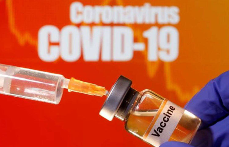 কোভিড-১৯-এর প্রতিষেধকের খোঁজে দ্রæত গতিতে গবেষণা চলছে বিশ্বজুড়ে। পিছিয়ে নেই ভারতও। এখনও পর্যন্ত বিশ্ব জুড়ে ১৫৫টিরও বেশি প্রতিষেধক তৈরির কাজ চলছে সমান্তরালভাবে। এর মধ্যে ২৩টি টিকার প্রয়োগ শুরু হয়েছে মানবদেহে।