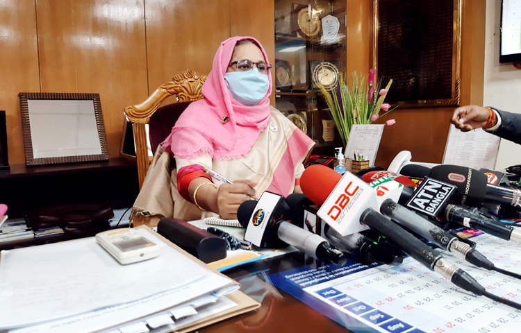 রমজান সামনে রেখে চালের দাম না বাড়ার নিশ্চয়তা দিয়েছেন খাদ্য সচিব মোছাম্মৎ নাজমানারা খানুম। আজ সচিবালয়ে নিজ দপ্তরে সাংবাদিকদের সঙ্গে আলাপকালে এক প্রশ্নের জবাবে তিনি এ নিশ্চয়তা দেন। ছবি: জাগো নিউজ