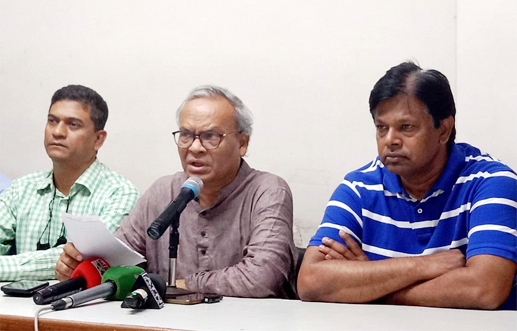 অবৈধ রাজনৈতিক শক্তি সব সময় আতঙ্কে থাকে বলে মন্তব্য করেছেন বিএনপির সিনিয়র যুগ্ম মহাসচিব অ্যাডভোকেট রুহুল কবির রিজভী। ছবি: সংগৃহীত