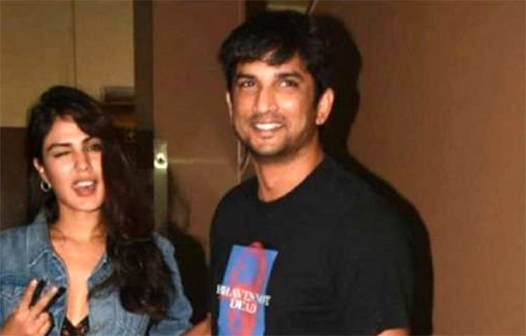 সোশ্যাল মিডিয়ায় কোনো শাকবার্তা পোস্ট করেননি রিয়া। বন্ধ করে দিয়েছেন তার সঙ্গে সংবাদমাধ্যমের যোগাযোগ করার সব পথও। প্রশ্ন উঠছে, তাদের সম্পর্ক কি ছিল শেষ অবধি? আবারও বিচ্ছেদের ব্যথায় আরও গভীর অবসাদে ডুবে গিয়েছিলেন অভিনেতা? উত্তর রয়ে গেল ‘আনটোল্ড’ হয়েই।