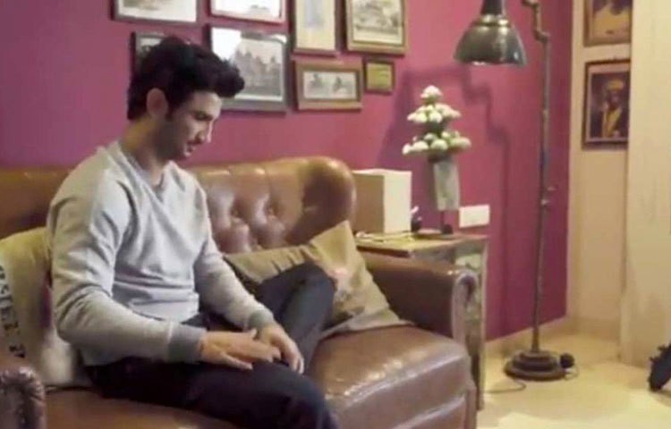 তবু কোথা থেকে যেন এই সুসজ্জিত ঘরেই ঢুকে পড়েছিল মনখারাপের মেঘ। একটু একটু করে অবসাদে তলিয়ে গিয়েছিলেন সুশান্ত। পর্দার সত্যান্বেষী খুঁজে পাননি নিজের মনের বিষণ্ণতার ওষুধ।