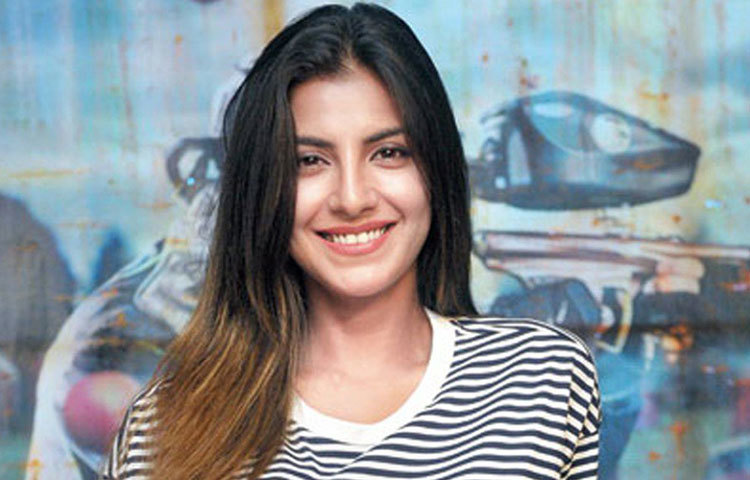 করোনা আক্রান্ত অভিনেত্রী র‌্যাচেল হোয়াইটও। ইন্দো-মার্কিন এই অভিনেত্রী নিজেই টুইট করে সে খবর জানিয়েছেন। এখন তিনি হোম কোয়রান্টিনে আছেন।