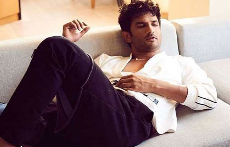 স্মিতার বক্তব্য, ‘মিতু ভাইয়ের বাড়িতে যাচ্ছিলেনই, এমন সময়ে সিদ্ধার্থের ফোন যায় তার কাছে। তিনি বলেন, ‘দিদি জলদি আইয়ে। ভাইয়া(সুশান্ত) নে হ্যাং কর লিয়া।’ মিতু দিদি এসে অবশ্য সুশান্তকে ঝুলন্ত অবস্থায় দেখতে পায়নি। খাটে শোয়ানো ছিল সুশান্তের দেহ।’