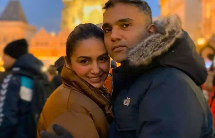 হুমার জীবনে এখন বিশেষ পুরুষ পরিচালক মুদস্সর আজিজ। ‘হ্যাপি ভাগ যায়েগি’, ‘পতি পত্নী অউর ওহ’ ছবির পরিচালক আজিজের সঙ্গে সম্পর্কের কথা নিজেই স্বীকার করেছেন হুমা।