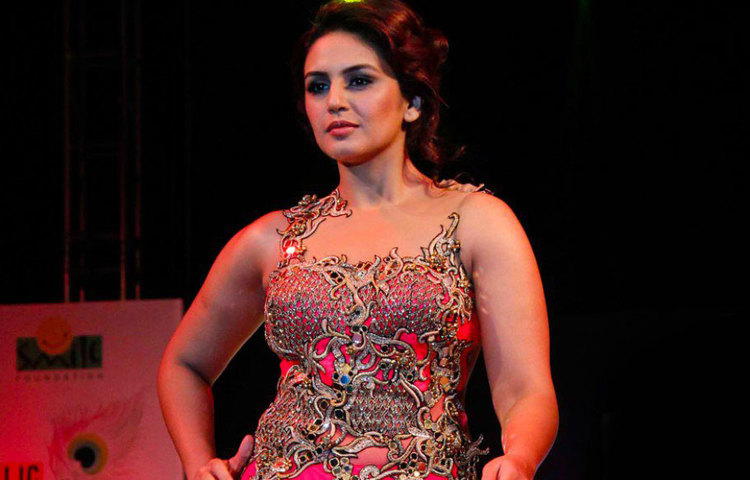 বড় ব্যানারে সুযোগ না পেলেও অভিনয় প্রতিভার জোরে ছোট ব্যানারে কাজ করেও যে বড় নাম হয়ে ওঠা যায়, দেখিয়ে দিয়েছেন হুমা।