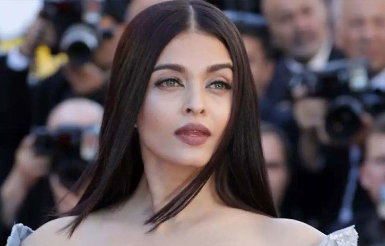 যদিও ঐশ্বরিয়ার নিজের কথায়, ‘মঙ্গল পান্ডে: দ্য রাইসিং’ ছবি ঘিরে প্রথম থেকেই অব্যবস্থা ছিল। শুটিং তিন সপ্তাহ আগেও নাকি তৈরি ছিল না চিত্রনাট্য। তাছাড়া তার চরিত্র ঠিক করে ব্যাখ্যাও করা হয়নি বলেও অ্যাশের অভিযোগ ছিল।