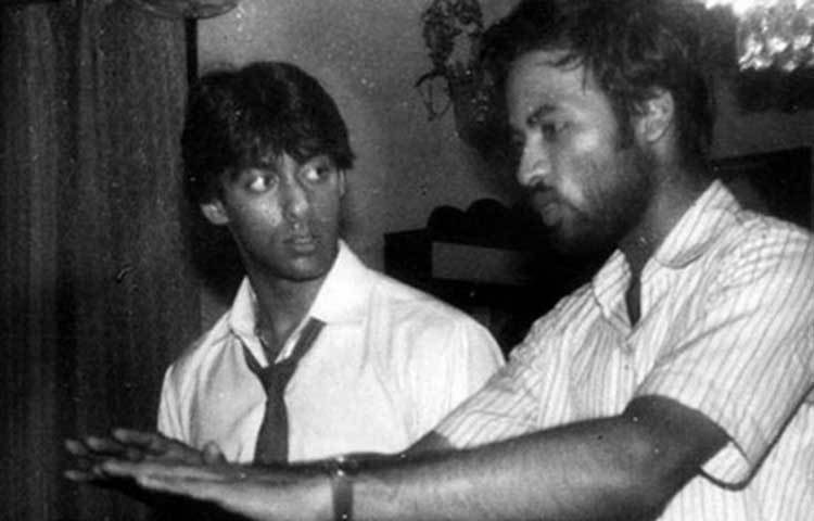 রেখার ছবি ‘বিবি হো তো অ্যায়সি’-ছবিতে ডেবিউ করেন সালমান খান। সুরজ বরজাতিয়ার ‘ম্যায়নে প্যার কিয়া’ (১৯৮৯) ছবিতে প্রথম নায়ক হিসাবে আত্মপ্রকাশ ভাইজানের।