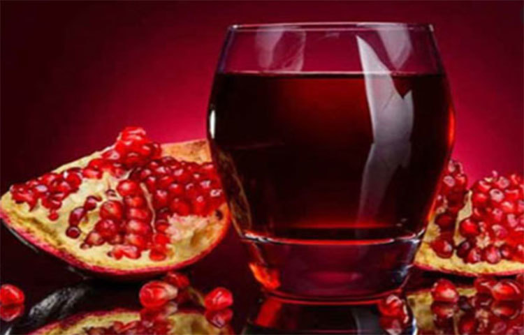 শীতের সময় জ্বর, ঠান্ডা, কাশি থেকে বাঁচার জন্য বেদানার জুস খেতে পারেন।