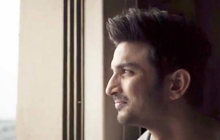 রাতের আকাশ দেখতে ভালবাসতেন সুশান্ত। বান্দ্রার জগার্স পার্কের কাছে বেছে নিয়েছিলেন সমুদ্রমুখী বিলাসবহুল ডুপ্লেক্স বাংলো, ‘মঁ ব্লঁ’।