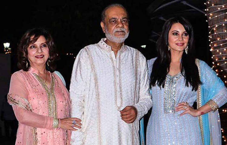 চেন্নাইয়ে শৈশব কাটানোর সময় শিশুশিল্পী হিসেবে মিনিষার কাছে অভিনয়ের প্রস্তাব এসেছিল। কিন্তু সেই প্রস্তাব ফিরিয়ে দেয়া হয়েছিল। তখন অভিনেত্রী হয়ার কোনো ইচ্ছে ছিল না মিনিষার।