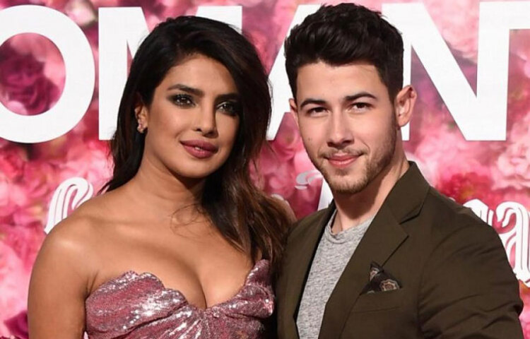 ২০১৮ সালে বিয়ে করেন প্রিয়াঙ্কা চোপড়া এবং নিক জোনাস। নিক জোনাস আমেরিকার সংগীতশিল্পী। প্রিয়াঙ্কার থেকে ১০ বছরের ছোট নিক।