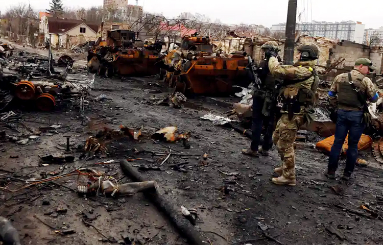 ইউক্রেনে রাশিয়ার আগ্রাসনের পর থেকে এখন পর্যন্ত ১৯০০ বেসামরিক লোক নিহত হয়েছেন বলে জানিয়েছে জাতিসংঘ। তবে সংস্থাটির দাবি, এ সংখ্যা বাস্তবে আরও অনেক বেশি। ছবি: সংগৃহীত