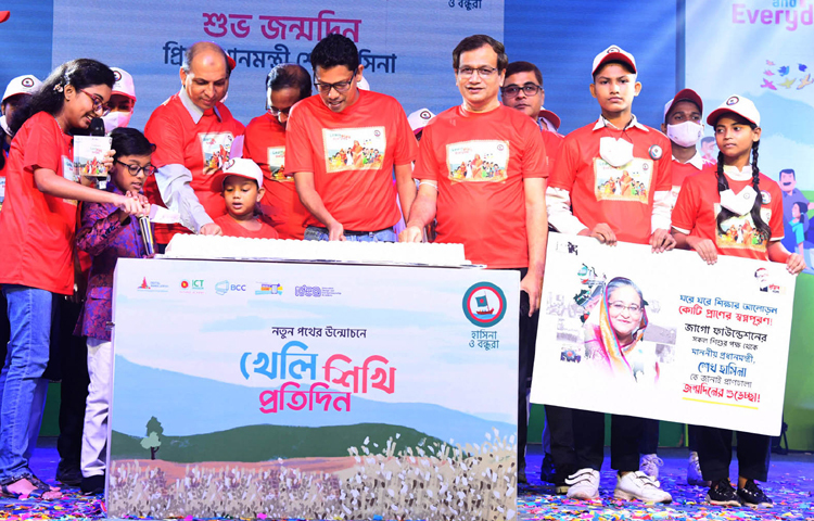 প্রধানমন্ত্রী শেখ হাসিনার ৭৬তম জন্মদিনে শিশু-কিশোরদের জন্য ‘হাসিনা অ্যান্ড ফ্রেন্ডস’ লার্নিং প্ল্যাটফর্মের উদ্বোধন করা হয়েছে। আজ বঙ্গবন্ধু আন্তর্জাতিক সম্মেলন কেন্দ্রে তথ্য ও যোগাযোগপ্রযুক্তি বিভাগের উদ্যোগে এটি উদ্বোধন করা হয়। ছবি: পিআইডি
