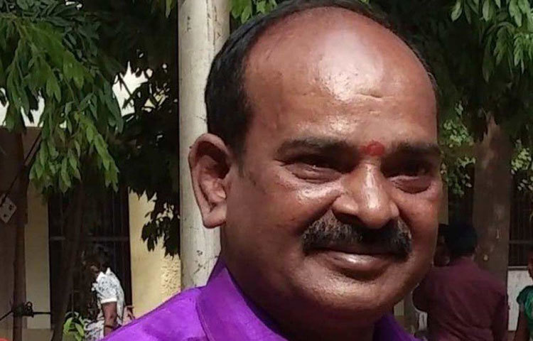 ১০ ফুট বাই ১০ ফুট ঘরের মধ্যেই করছিলেন চাষ। এখন মাইক্রোগ্রিন চাষ করে তিনি প্রতি মাসে রোজগার করেন ৮০ হাজার টাকা। কেমন ছিল বিদ্যাধরনের সেই যাত্রা?