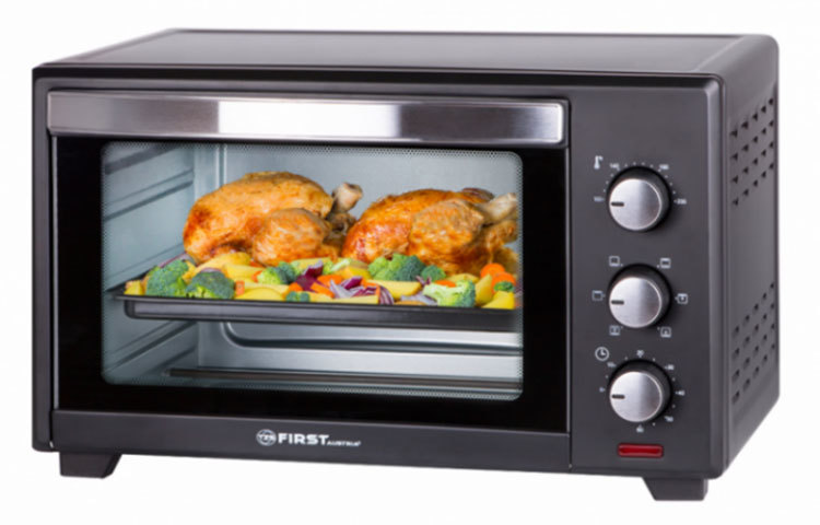 ওভেন: রান্নার কাজে দরকারি উদ্ভাবন এই ওভেন। আমরা অনেকেই খাবার রান্না বা গরম করার জন্য ওভেন এবং মাইক্রোওয়েভ ব্যবহার করি যা আমাদের জীবনকে সহজ করে তোলে। তবে আপনি কি জানেন যে, ওভেন নিঃশব্দে আপনাকে অস্বাস্থ্যকর করে তুলতে পারে। জীবাণু এবং সংক্রমণ প্রতিরোধের জন্য নিয়মিত এই সরঞ্জামগুলো পরিষ্কার করা জরুরি।