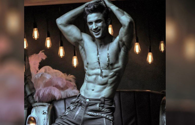 কিন্তু ক্রমে অভিনয় চেপে বসেছে তার মনে। তিন বছরের মাথায় ছেড়ে দিলেন পড়া। তার মনে অভিনয় ও নাচের প্রতি ভালোবাসার বীজ বপন করেছিলেন কোরিওগ্রাফার শামক ডাভর। তার কাছে নাচের প্রশিক্ষণ নিতেন সুশান্ত।