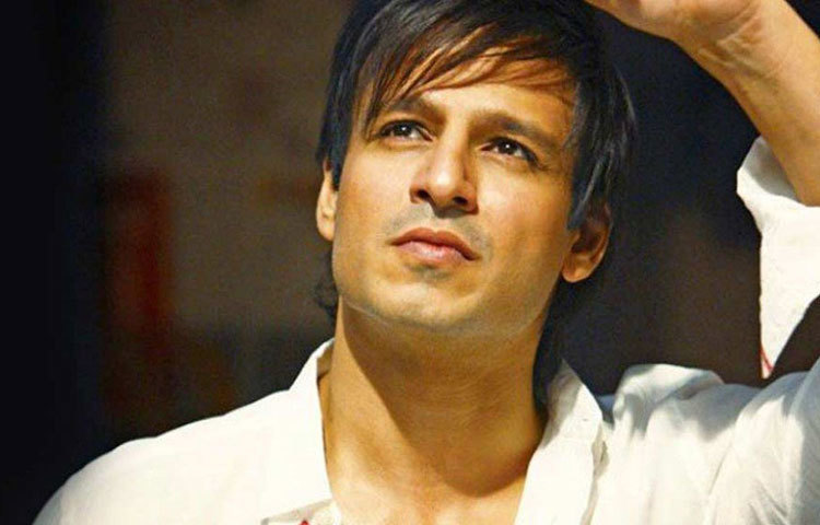 কিন্তু তারপর থেকেই বলিউডে একাধিক ব্যক্তিগত সংঘাতে জড়িয়ে পড়তে থাকেন তিনি। আস্তে আস্তে তার স্টারডমও ফিকে হতে থাকে। যত তাড়াতাড়ি তিনি উঠে এসেছিলেন আলোচনার কেন্দ্রবিন্দুতে, তার থেকেও দ্রæত হারিয়ে যান তিনি।