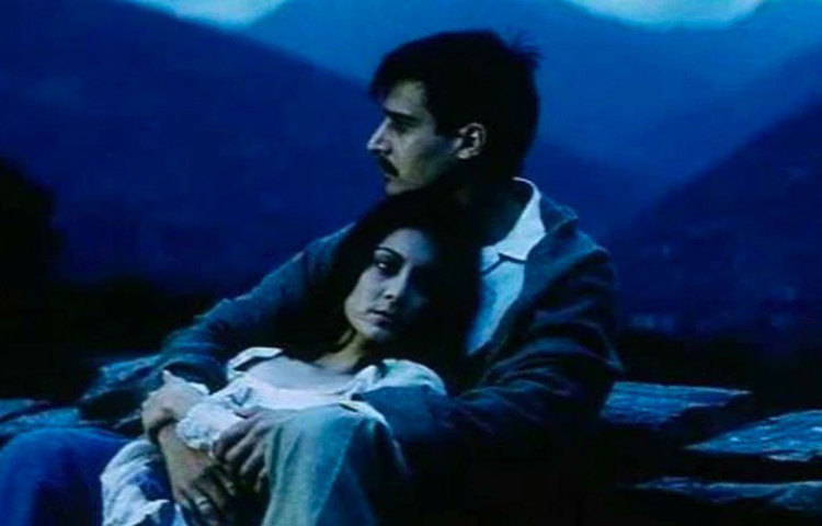 মডেলিং বা অভিনয়ের ইচ্ছে মনে জাগে কলেজ জীবনে। দিল্লির মিরান্ডা হাউস থেকে অনেকেই এসেছেন বলিউডে। কলেজেই হাতখরচের জন্য মডেলিং করতে শুরু করেন মিনিষা।