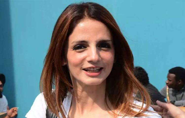 সুজান খান: হৃত্বিক রোশনের প্রাক্তন স্ত্রী সুজান খানের বিরুদ্ধেও একই অভিযোগ রয়েছে। হৃতিকের সঙ্গে সম্পর্কের অবনতি হওয়ার পর নাকি চরম অবসাদগ্রস্ত হয়ে পড়েন সুজান। সুজান নাকি ড্রাগের পরিমাণ বাড়িয়ে দেন তখন।