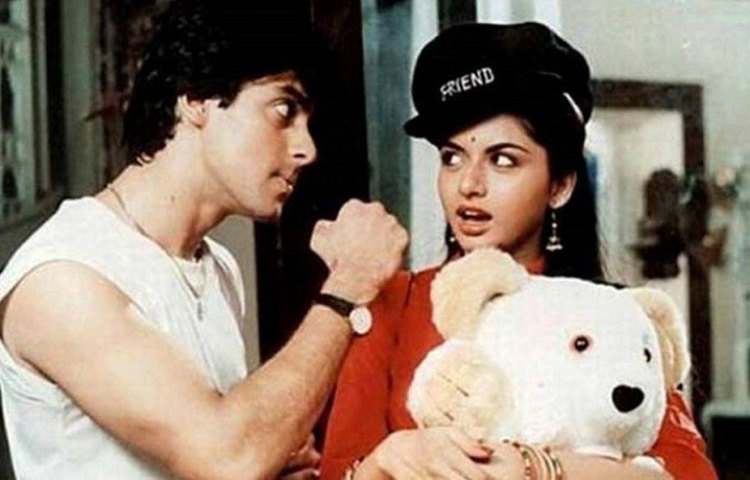 ১৯৮৯ সালে ‘ম্যায়নে প্যায়ার কিয়া’ ছবির মাধ্যমে নায়ক হিসেবে বলিউডে আত্মপ্রকাশ সালমানের। একমাত্র ‘আয়া মৌসম দোস্তি কা’ ছাড়া ছবিতে সালমানের গলায় সবক’টি গানই বালাসুব্রহ্মণ্যমের গাওয়া, যার মধ্যে ‘আতে যাতে’, ‘দিল দিওয়ানা’ এবং ‘মেরে রঙ্গ মে’-র মতো সুপরাহিট হয়।