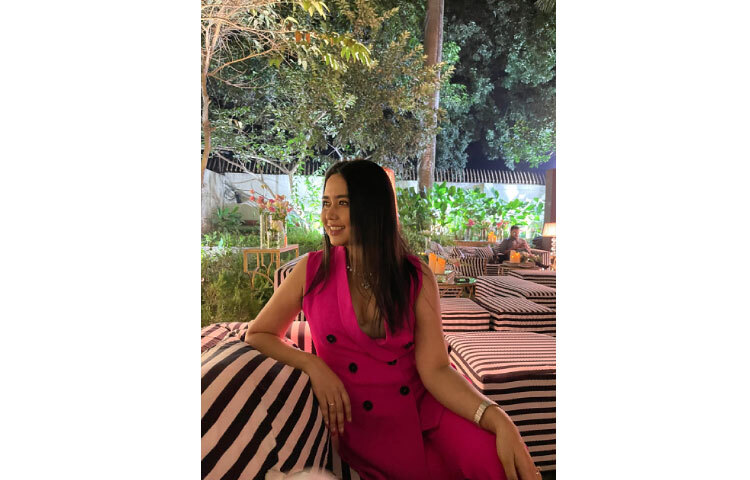 অন্যদিকে আরিফ খন্দকার নামের একজন লিখেছেন, ‘নাইচ অল’। ছবি: ফেসবুক