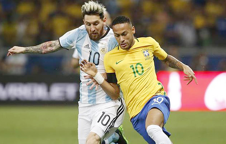 কোপা আমেরিকার ফাইনালে মুখোমুখি হচ্ছে বিশ্বের সেরা দুটি ফুটবল শক্তি ব্রাজিল ও আর্জেন্টিনা। বিশ্ব এখন অধীর আগ্রহে অপেক্ষায় রয়েছে দুই পরাশক্তির ফাইনালের লড়াই দেখার জন্য। ছবি : সংগৃহীত