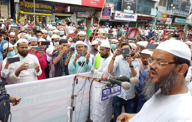 দেশের সবকিছু স্বাভাবিক হলেও করোনার দোহাই দিয়ে শিক্ষাপ্রতিষ্ঠান বন্ধ রাখা ‘দুরভিসন্ধিমূলক চক্রান্ত’ দাবি করে চলতি মাসের মধ্যে কওমি মাদরাসাসহ সব শিক্ষাপ্রতিষ্ঠান খুলে দেওয়ার আহ্বান জানিয়েছেন মুফতি ফয়জুল করীম। ছবি: সাইফ আমীন