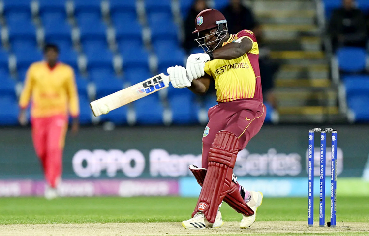 জিম্বাবুয়েকে হারিয়ে বিশ্বকাপে টিকে থাকলো ওয়েস্ট ইন্ডিজ। ৩১ রানে জিম্বাবুয়েকে হারিয়ে বিশ্বকাপে নিজেদের অবস্থান ধরে রাখলো ক্যারিবীয়রা। টস জিতে ব্যাট করতে নেমে ওয়েস্ট ইন্ডিজ ৭ উইকেট হারিয়ে সংগ্রহ করেছিল ১৫৩ রান। জবাবে ১৮.২ ওভারে ১২২ রানেই অলআউট হয়ে যায় জিম্বাবুয়ে। ছবি: সংগৃহীত