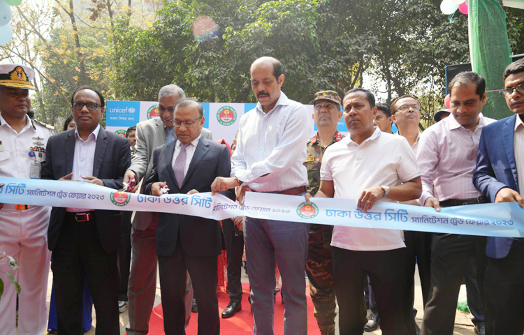 রাজধানীর গুলশানে ঢাকা উত্তর সিটি স্যানিটেশন ট্রেড ফেয়ার-২০২৩ এর উদ্বোধন করা হয়েছে। গুলশান-২ এর বিচারপতি শাহাবুদ্দিন আহমেদ পার্কে দুই দিনব্যাপী ঢাকা উত্তর সিটি স্যানিটেশন ট্রেড ফেয়ার-২০২৩ শুরু হয়। এটি সবার জন্য উন্মুক্ত। সকাল ১০টা থেকে বিকেল ৪টা পর্যন্ত এ ফেয়ার চলবে। আজ সকালে ডিএনসিসি মেয়র মো. আতিকুল ইসলাম ও স্থানীয় সরকার মন্ত্রী মো. তাজুল ইসলাম উপস্থিত ছিলেন। ছবি- সংগৃহিত