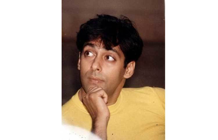 বর্তমানে তিনি অ্যাকশন স্টার হলেও বরাবর তার পরিচয় এটা ছিলো না। প্রথমদিকে রোমান্টিক হিরো হিসাবে দর্শক দেখেছে তাকে। হাম আপকে হ্যায় কৌন এবং সাজন- সেই সমস্ত কালজয়ী ছবি।