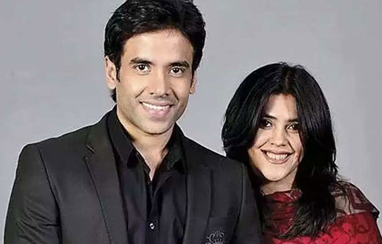 সাফল্যের নিরিখে বাবা জিতেন্দ্র এবং দিদি একতা কাপুরের ধারেকাছে পৌঁছতে পারেননি তুষার কাপুর। তার প্রথম ছবি ‘মুঝে কুছ কহেনা হ্যায়’ সফল হয়েছিল। কিন্তু তারপরে ধীরে ধীরে প্রতিযোগিতায় পিছিয়ে পড়েন তুষার।