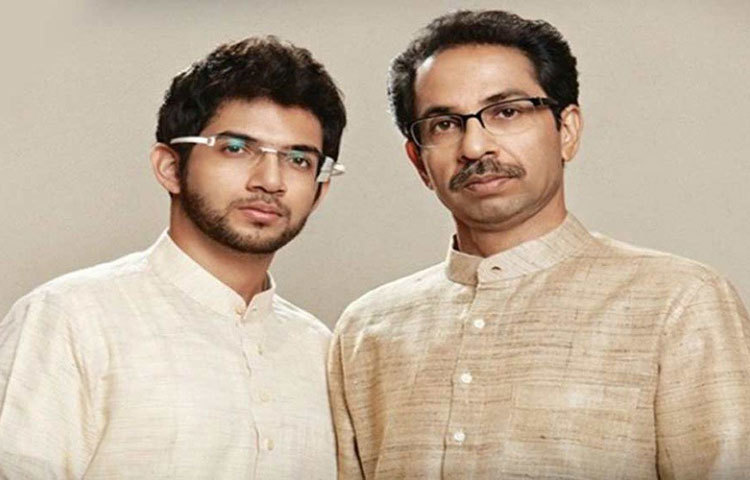 কিন্তু তিনি নাম না নিলেও ইতিমধ্যে সোশ্যাল মিডিয়ায় ছড়িয়েছে আদিত্য ঠাকরের নাম। অভিযোগ, মহারাষ্ট্রের মুখ্যমন্ত্রী উদ্ধব ঠাকুরের ছেলে আদিত্য এই দু’টি ষড়যন্ত্রেই জড়িত। তাঁকে জড়িয়ে বিভিন্ন দাবি এবং গুঞ্জন ইতিমধ্যেই ছড়িয়েছে ফেসবুক এবং হোয়াটসঅ্যাপে।