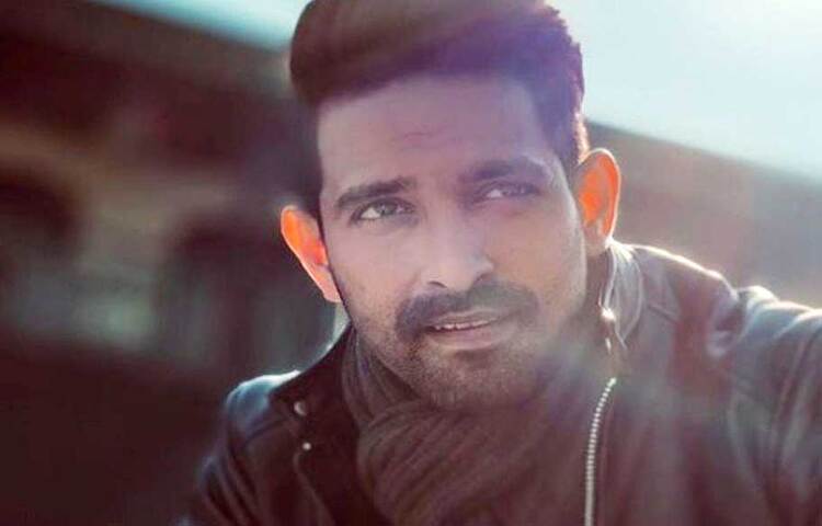 অনেকেই জানেন না, বিক্রান্ত মডেলিং শুরু করেছিলেন দ্বিতীয় শ্রেণিতে পড়ার সময়। সেখানে তিনি অভিনয় করেছিলেন মায়ের সঙ্গে। পারিশ্রমিক পেয়েছিলেন ২০০ টাকা। স্কুলে নাচ এবং অভিনয়ের প্রতি আকর্ষণ দেখে শিক্ষকরা তাকে অভিনয় শেখার উপর জোর দিয়েছিলেন।