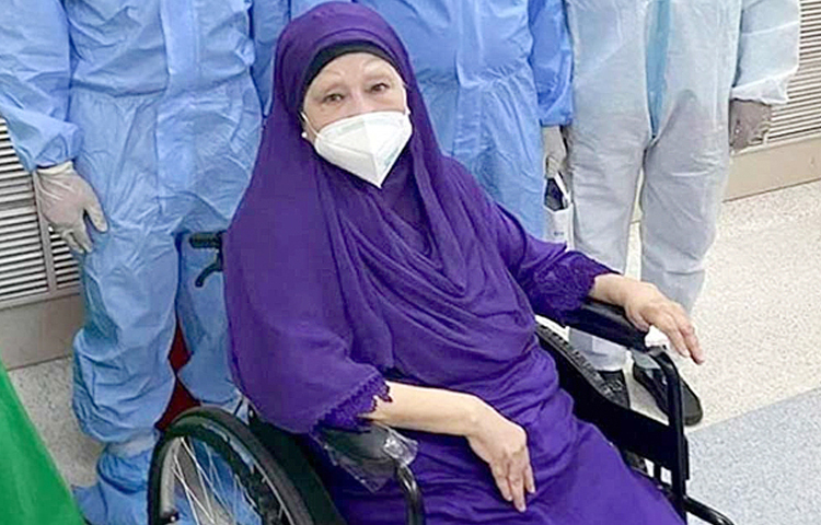 রাজধানীর এভারকেয়ার হাসপাতালে চিকিৎসাধীন বিএনপি চেয়ারপারসন বেগম খালেদা জিয়ার শারীরিক অবস্থা আগের মতোই রয়েছে। ছবি: সংগৃহীত