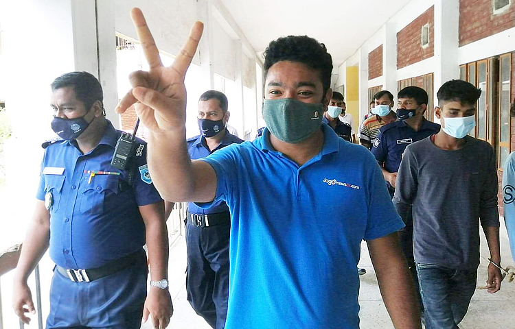 জাগোনিউজ২৪.কম-এর জেলা প্রতিনিধি তানভীর হাসান তানুসহ তিন সাংবাদিকের বিরুদ্ধে ডিজিটাল নিরাপত্তা আইনের মামলা দ্রুত প্রত্যাহারের দাবি জানিয়েছে ‘কমিটি টু প্রটেক্ট জার্নালিস্টস’ (সিপিজে)। ছবি : জাগো নিউজ