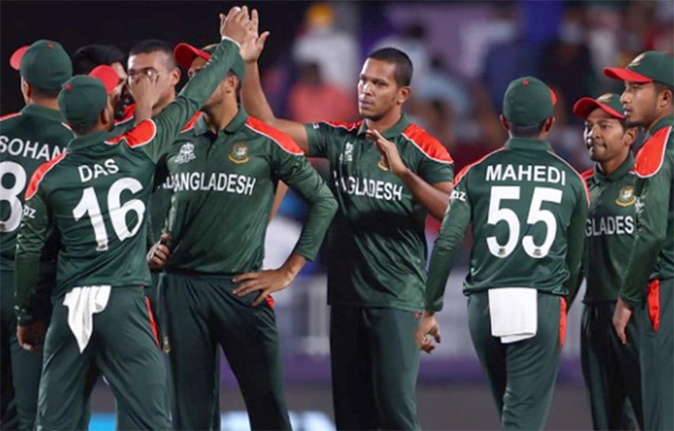এখন বাংলাদেশ ১৮১ রান করেছে ৭ উইকেকেটে। ছবি: সংগৃহীত