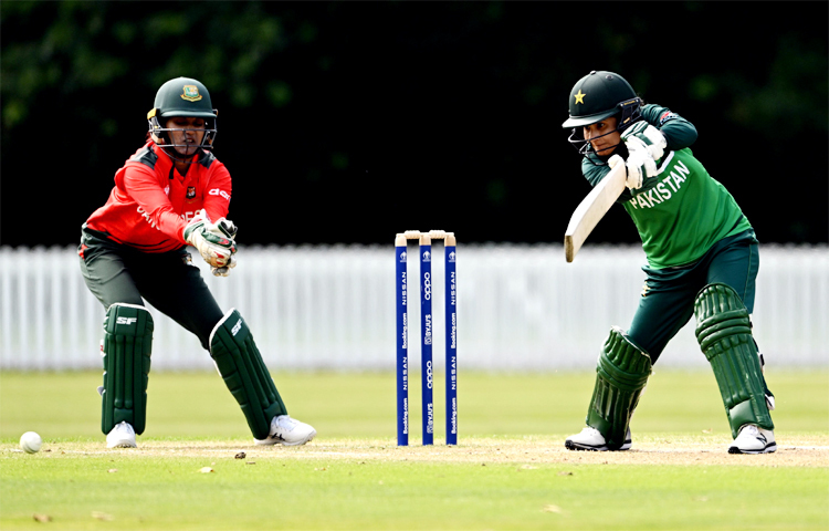 বিশ্বকাপের মূল আসর শুরুর আগে আনুষ্ঠানিক প্রস্তুতি পর্বে জয়ের দেখা পেলো না বাংলাদেশ নারী ক্রিকেট দল। তবে প্রথম ম্যাচের তুলনায় দ্বিতীয় প্রস্তুতি ম্যাচে প্রায় সমানে সমান লড়েছে নিগার সুলতানা জ্যোতির দল। ছবি: সংগৃহীত