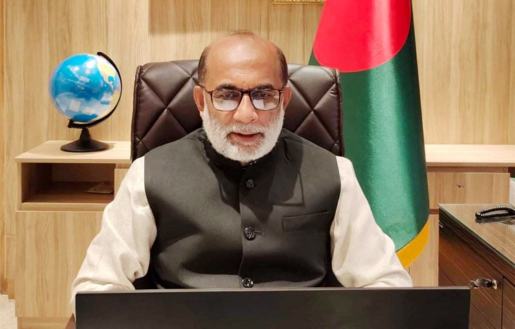 আজ পিরোজপুর সদর উপজেলা পরিষদ মিলনায়তনে ক্ষুদ্র ও প্রান্তিক কৃষকদের মধ্যে বিনা মূল্যে আউশ ধানের বীজ ও রাসায়নিক সার বিতরণ ভার্চুয়ালি উদ্বোধন করেন মৎস্য ও প্রাণিসম্পদ মন্ত্রী শ ম রেজাউল করিম। ছবি: সংগৃহীত