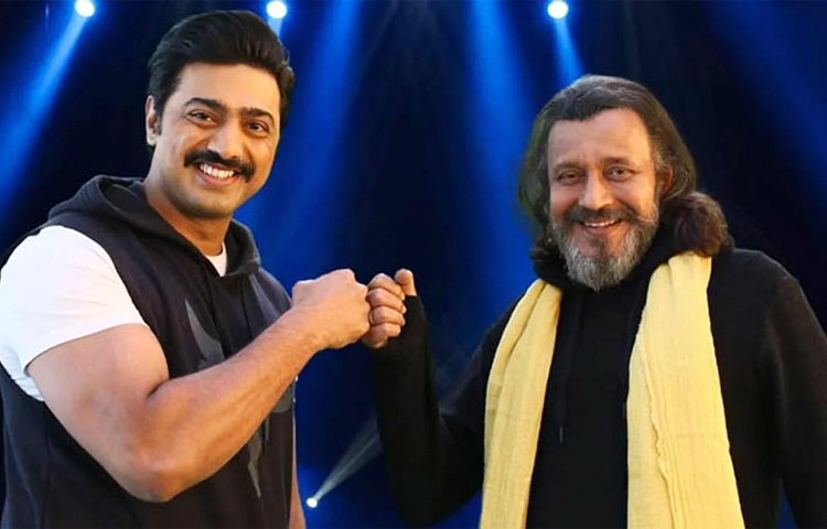 মিঠুন ও দেব দুই দলের হওয়ায় তাদের রাজনৈতিক মতাদর্শ ভিন্ন। তবে সেসব পেছনে ফেলে সিনেমার স্বার্থে এক হলেন দুই তারকা। পর্দায় বাবা-ছেলের রূপে হাজির হবেন তারা। ছবি: সংগৃহীত