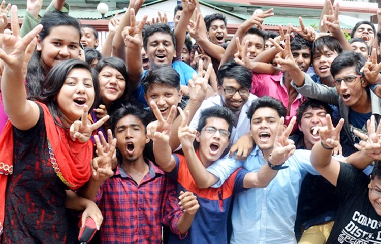 এসএসসি ও সমমান পরীক্ষার ফল প্রকাশ করা হবে সোমবার। এবারও শিক্ষামন্ত্রী দীপু মনির নেতৃত্বে দেশের সব শিক্ষা বোর্ডের চেয়ারম্যানকে নিয়ে সকাল ১০টায় গণবভনে প্রধানমন্ত্রীর কাছে এসএসসি-সমমানের ফলাফলের সারসংক্ষেপ তুলে দেওয়া হবে। ছবি: ফাইল ছবি