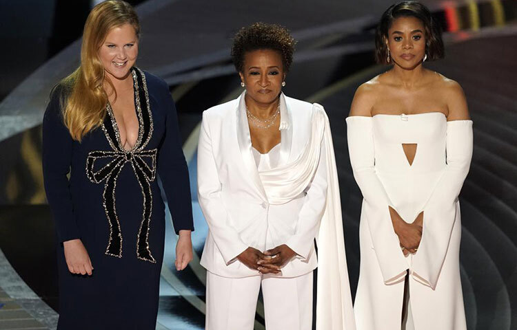 এবারের আসরের তিন সঞ্চালক- বাম থেকে অ্যামি শুমার, ওয়ান্ডা স্কাইস ও রেজিনা হল। ছবি: সংগৃহীত