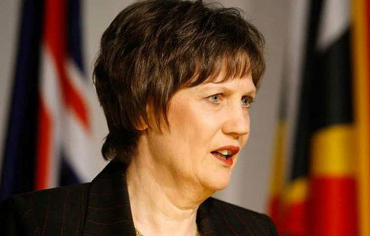 নিউজিল্যান্ডবাসীর কখনো মনে হয়নি প্রধানমন্ত্রী তাদের জ্ঞানগর্ভ বাণী শোনাচ্ছেন। বরং, তাদের মনে হয়েছে, প্রধানমন্ত্রী পাশে আছেন সবসময়। সে রকমই মনে হয়েছে নিউজিল্যান্ডের প্রাক্তন প্রধানমন্ত্রী হেলেন ক্লার্কের।