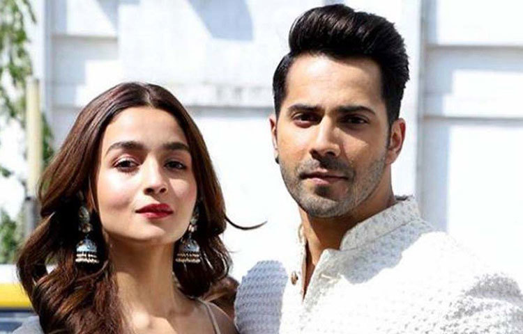 আলিয়া ভাট, বরুণ ধাওয়ানদের মতো স্টারকিডরা যে প্রথম থেকেই কতটা এগিয়ে থাকেন, সেটাই ক্রমশ স্পষ্ট হচ্ছে দর্শকদের কাছে। ফলে তাদের প্রতিভার পাশাপাশি সহজ সাফল্যের অন্য রসায়নের সমীকরণও জটিল থেকে ক্রমশ সহজ হয়ে উঠছে।