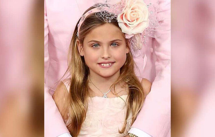 পাশাপাশি ৬ বছর বয়স থেকেই মডেলিং করে সে। অনেক টিভি শোতেও তাকে দেখা যায়। মাত্র ১৪ বছর বয়সেই সে প্রায় ২৪ কোটি ১৭ লাখ টাকার মালিক।