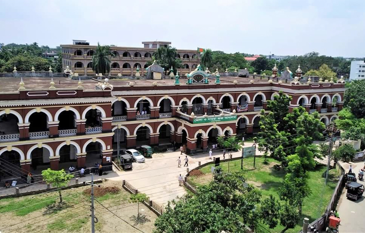 ঋণের মামলায় পাবনার ঈশ্বরদী উপজেলার আরও ২৫ জন কৃষককে জামিন দিয়েছেন আদালত। ঋণের টাকা ফেরত দেওয়ার শর্তে তাদের জামিন দেওয়া হয়। ছবি: শেখ মহসীন