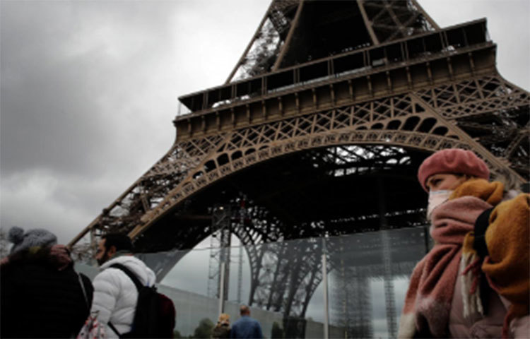 ফ্রান্স: করোনা আক্রান্তের সংখ্যায় এখন ব্রাজিলের থেকে একধাপ নিচে রয়েছে ফ্রান্স। সে দেশে মোট আক্রান্তের সংখ্যা এখন ১৭৮,০৬০ জন। পাশাপাশি মৃত্যু হয়েছে ২৭,০৭৪ জনের।